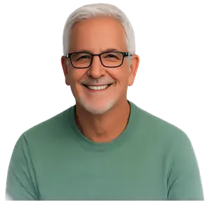 Empresário autônomo de 63 anos analisando opções de plano de saúde para idosos com segurança e tranquilidade